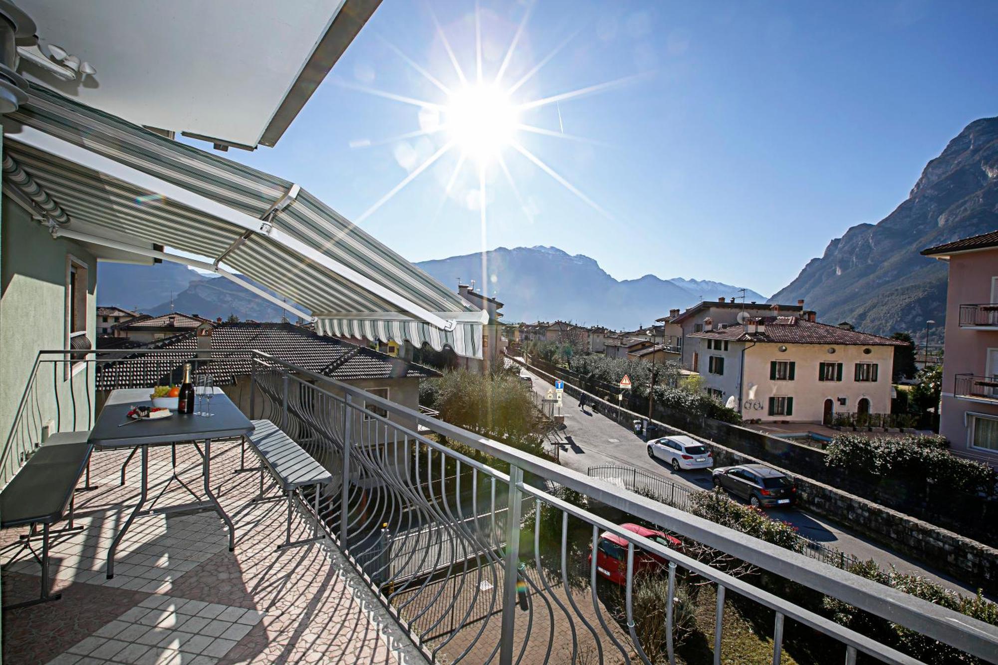 Paulie Apartment - Happy Rentals Riva del Garda Eksteriør bilde