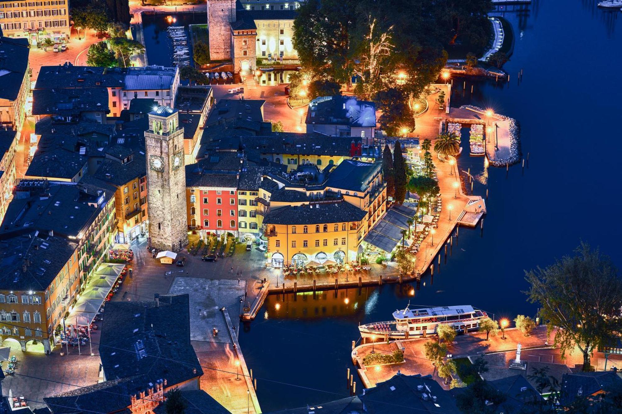 Paulie Apartment - Happy Rentals Riva del Garda Eksteriør bilde