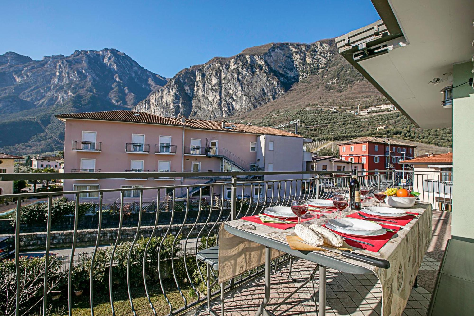 Paulie Apartment - Happy Rentals Riva del Garda Eksteriør bilde