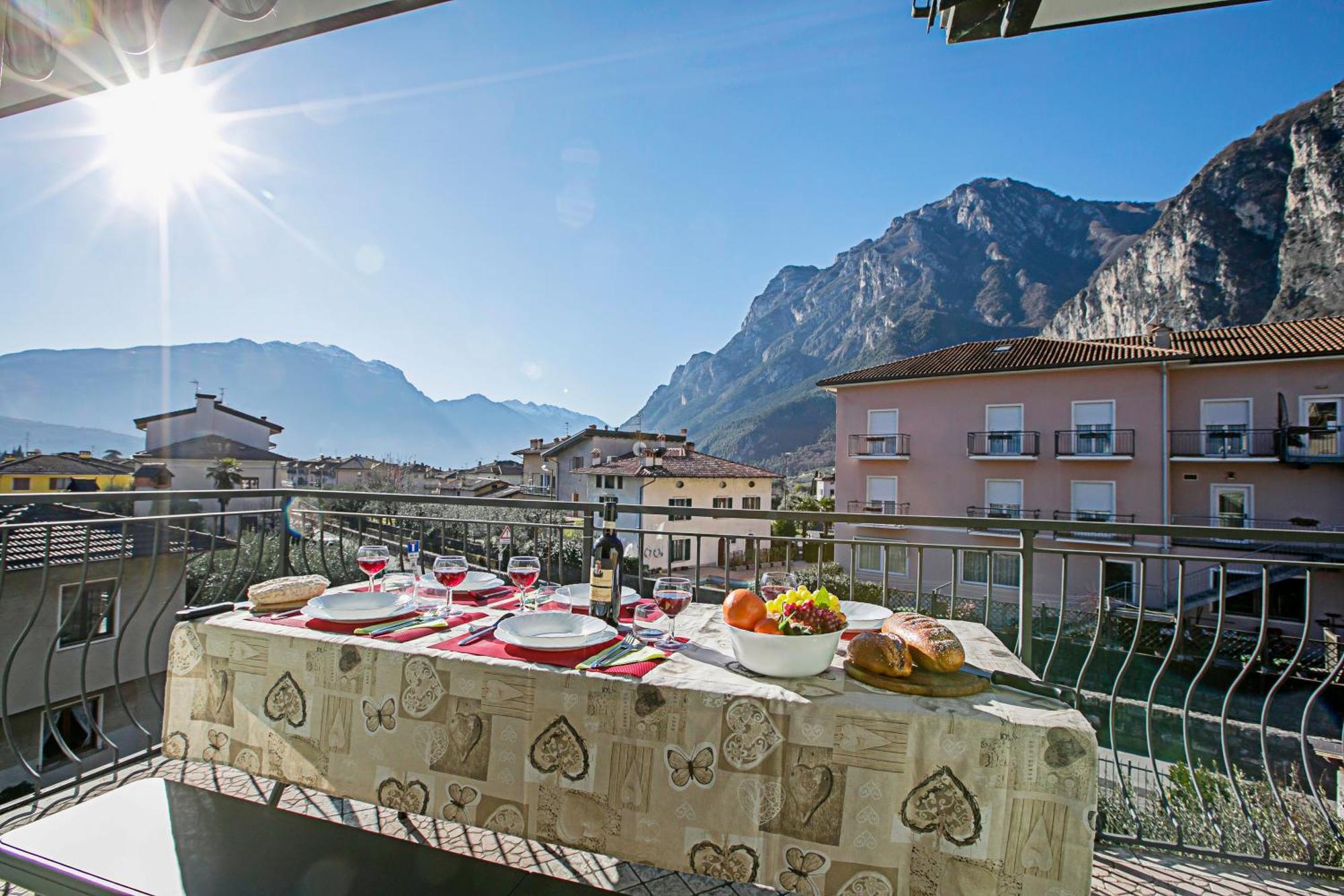 Paulie Apartment - Happy Rentals Riva del Garda Eksteriør bilde